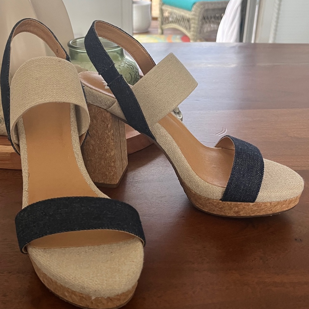 YELLOW BOX AMIL DEMIN AND CREAM HEELS STRAPY SANDALS 4” BLOCK HEEL NWOT 9.5